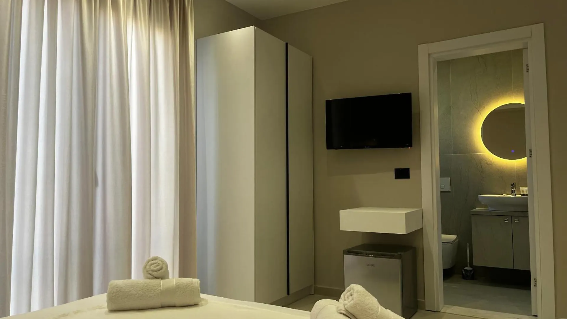 Lian'S Rooms Vlorë 3*,  Albania